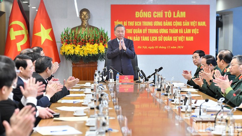 Генеральный секретарь ЦК КПВ То Лам выступает на встрече. Генеральный секретарь ЦК КПВ То Лам выступает на встрече.