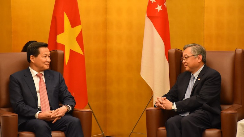 Вице-премьер Ле Минь Кхай и Вице-премьер Сингапура Ган Ким Юн. Фото: ВИА