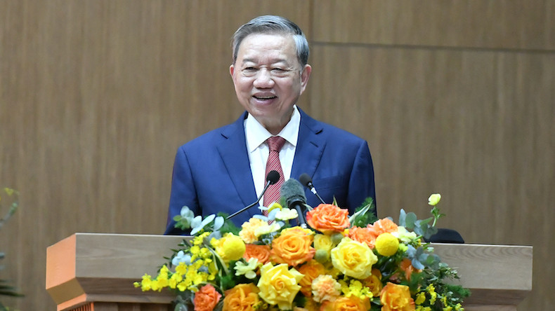 Генеральный секретарь ЦК КПВ То Лам выступает на встрече. Фото: Данг Кхоа Генеральный секретарь ЦК КПВ То Лам выступает на встрече. Фото: Данг Кхоа