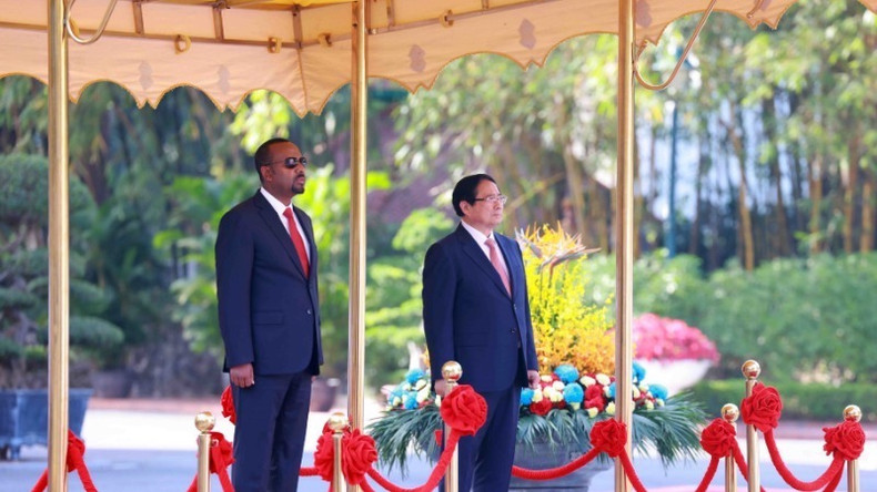 Исполняются государственные гимны. Фото: ВИА