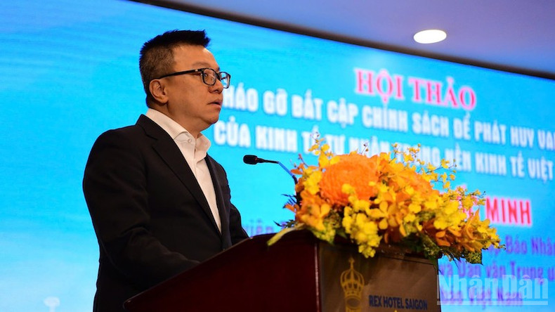 Товарищ Ле Куок Минь выступает на семинаре. Фото: Тхэ Зыонг Товарищ Ле Куок Минь выступает на семинаре. Фото: Тхэ Зыонг