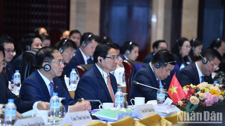 Вьетнамская делегация на заседании. Фото: Тхань Жанг