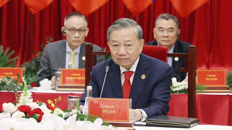 Генеральный секретарь ЦК КПВ То Лам на встрече. Фото: ВИА Генеральный секретарь ЦК КПВ То Лам на встрече. Фото: ВИА
