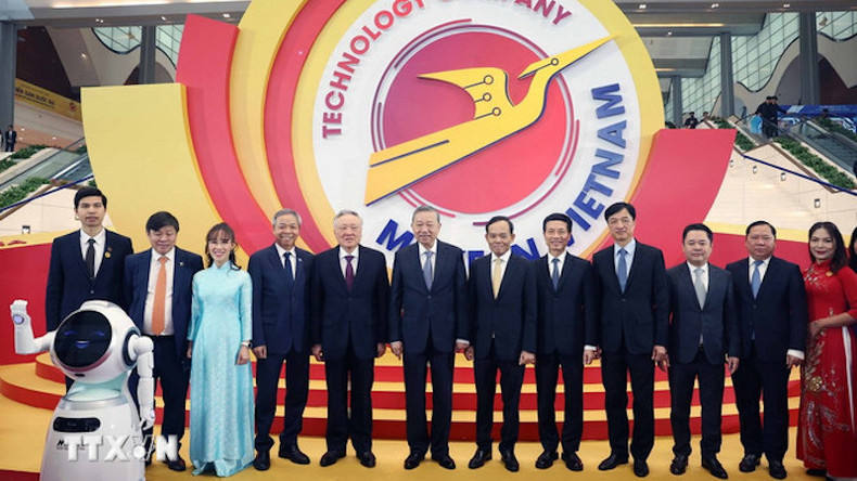 Генеральный секретарь ЦК КПВ То Лам и делегаты форума. Фото: ВИА Генеральный секретарь ЦК КПВ То Лам и делегаты форума. Фото: ВИА