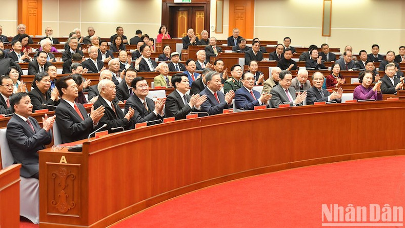 Действующие и бывшие руководители Партии и Государства на встрече. Действующие и бывшие руководители Партии и Государства на встрече.