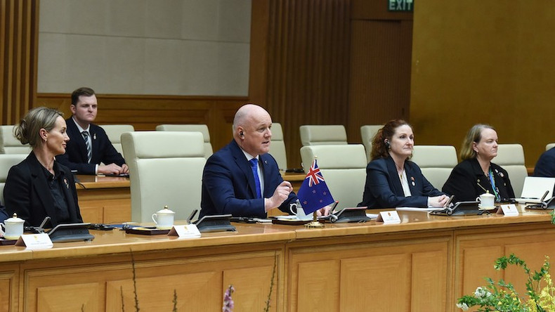 Премьер-министр Кристофер Лаксон выступает на переговорах. Фото: Чан Хай Премьер-министр Кристофер Лаксон выступает на переговорах. Фото: Чан Хай