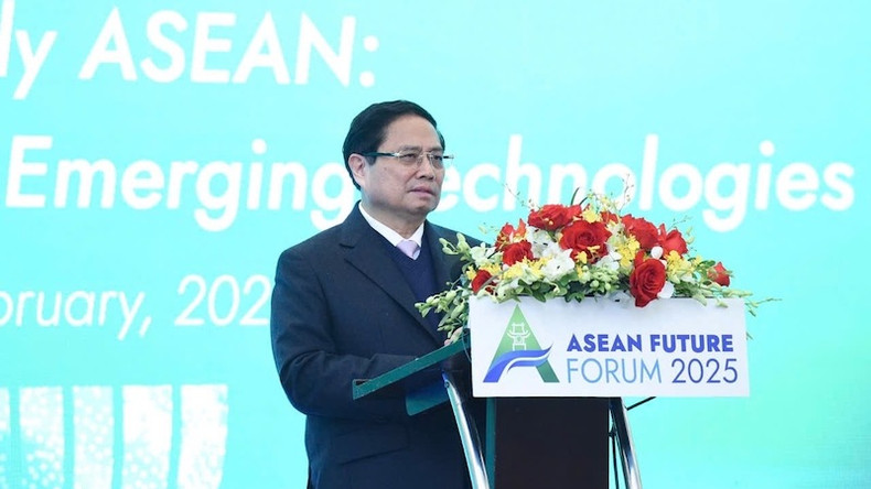 Премьер-министр Фам Минь Тьинь высутпает на беседе. Фото: Чан Хай Премьер-министр Фам Минь Тьинь высутпает на беседе. Фото: Чан Хай