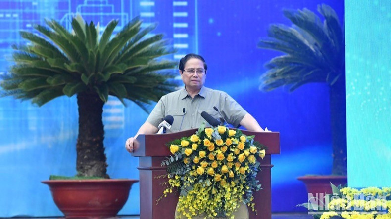 Премьер-министр Фам Минь Тьинь выступает на конференции. Фото: Тхань Жанг Премьер-министр Фам Минь Тьинь выступает на конференции. Фото: Тхань Жанг