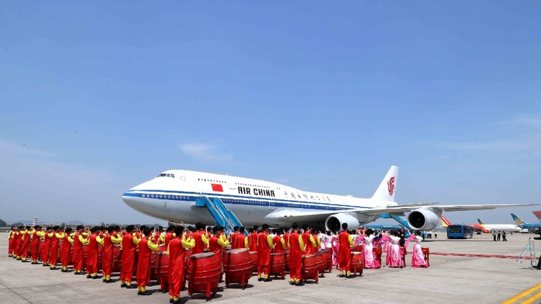 Церемония проводов Генерального секретаря ЦК КПК, Председателя Китая Си Цзиньпина в аэропорту Нойбай. Фото: ВИА Церемония проводов Генерального секретаря ЦК КПК, Председателя Китая Си Цзиньпина в аэропорту Нойбай. Фото: ВИА