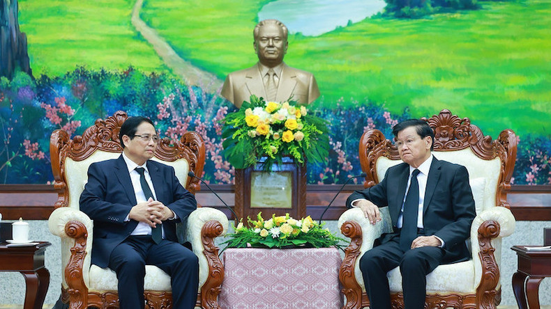 Премьер-министр Фам Минь Тьинь и Генеральный секретарь НРПЛ, Президент Лаоса Тхонглун Сисулит. Фото: ВИА