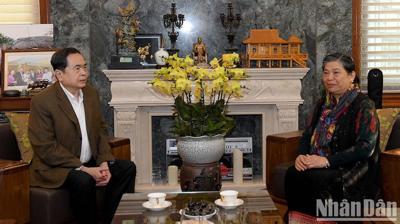 Председатель НС Чан Тхань Ман и бывший Постоянный заместитель председателя НС Тонг Тхи Фонг. Фото: Зюи Линь Председатель НС Чан Тхань Ман и бывший Постоянный заместитель председателя НС Тонг Тхи Фонг. Фото: Зюи Линь