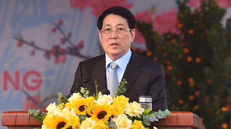 Президент Лыонг Кыонг выступает на встрече.