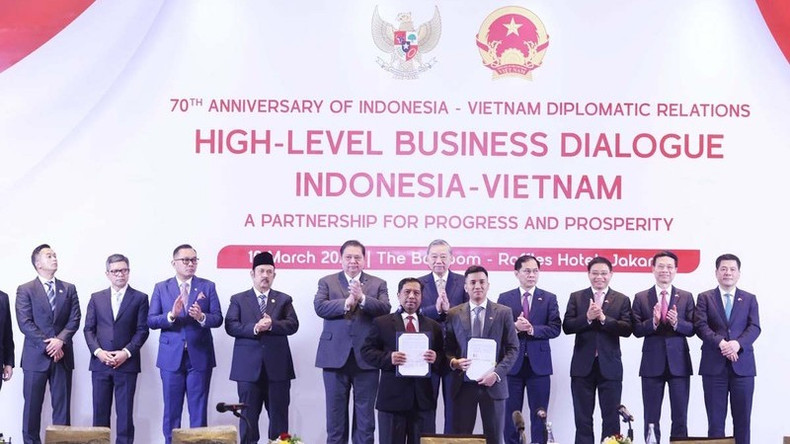 Церемония подписании соглашений о сотрудничестве между вьетнамскими и индонезийскими предприятиями. Фото: ВИА