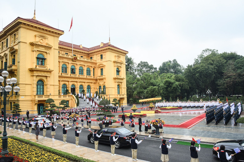 Общий вид церемонии встречи. Фото: Чан Хай