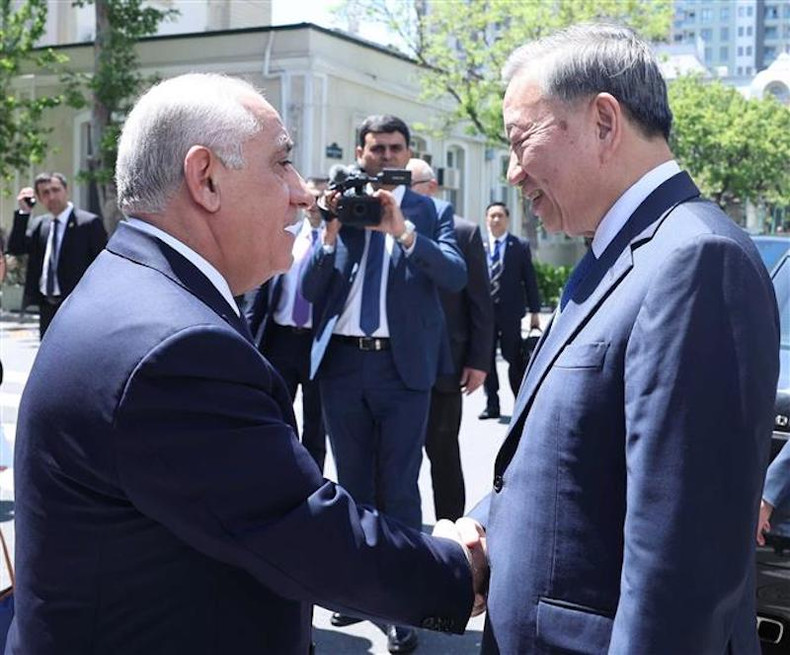 Генеральный секретарь ЦК КПВ То Лам и Премьер-министр Азербайджана Али Асадов. Фото: ВИА