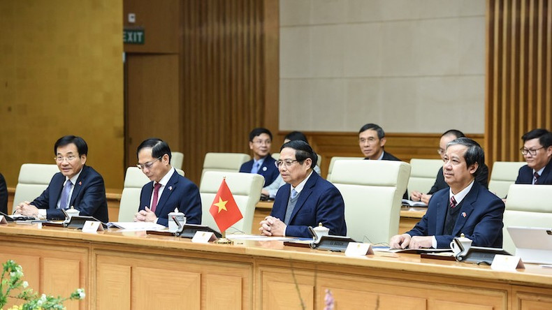 Премьер-министр Фам Минь Тьинь выступает на переговорах. Фото: Чан Хай Премьер-министр Фам Минь Тьинь выступает на переговорах. Фото: Чан Хай