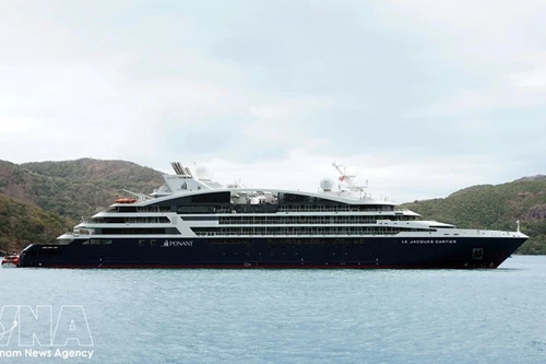 Круизное судно класса люкс Le Jacques Cartier в порту Бендам, Кондао. Фото: ВИА