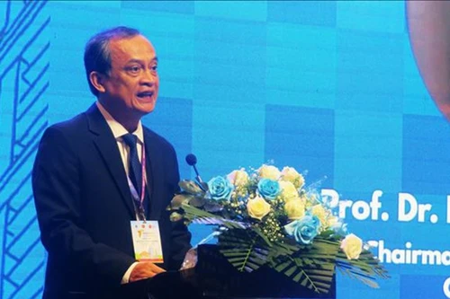 Профессор, кандидат наук Нгуен Тхань Фыонг, Председатель Совета университета Кантхо выступает на совещании. Фото: ВИА