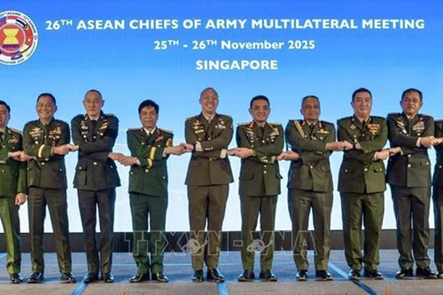 Генерал-полковник Нгуен Ван Нгиа (4-й слева) на ACAMM-26. Фото: ВИА 