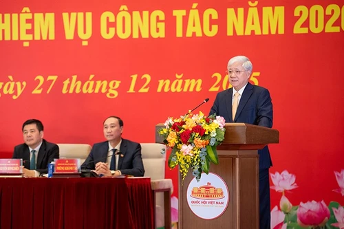 Постоянный зампредседателя НС До Ван Тьиен выступает на конференции. Фото: quochoi.vn