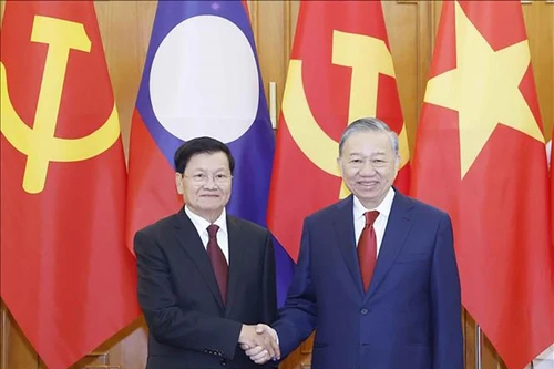 Генеральный секретарь ЦК КПВ То Лам и Генеральный секретарь ЦК НРПЛ, Президент Лаоса Тхонглун Сисулит во время государственного визита лаосского лидера во Вьетнам в январе 2026 года. Фото: ВИА