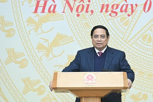 Премьер-министр Фам Минь Тьинь выступает на конференции. Фото: Чан Хай