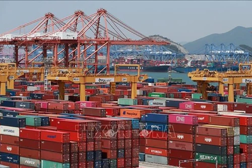 Грузовые контейнеры в порту Пусан, Южная Корея. Фото: Ёнхап/ВИА