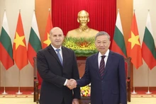 Генеральный секретарь ЦК КПВ То Лам принимает Президента Болгарии Румена Радева, прибывшего с официальным визитом во Вьетнам, 25 ноября 2024 года. (Фото: ВИА)
