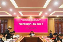 Товарищ Лай Суан Мон председательствует на заседании.