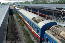 Vietnam Railways запустит дополнительные пассажирские поезда и включит дополнительные вагоны в составы действующих рейсов для удовлетворения растущего спроса на поездки в период четырёхдневных новогодних праздников 2026 года с 1 по 4 января. (Фото: ВИА)
