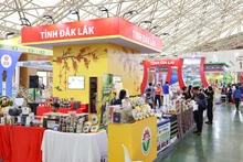 Продукция Центрального Нагорья представлена на ярмарке жителям и туристам. (Фото: ВИА)