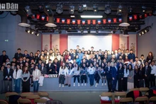 По словам Посла Вьетнама во Франции Динь Тоан Тханга, вьетнамские молодые люди и студенты во Франции обладают огромным энтузиазмом и стремлением внести практический вклад в развитие родины. (Фото: Кхай Хоан)