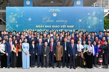 [Фото] Церемония празднования Дня вьетнамского учителя в Финансовой академии