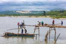 «Стройплощадка» по восстановлению деревянного моста Онгкоп – мирного символа поэтичного края