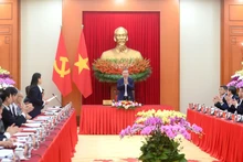 [Фото] Рабочее совещание с редакционными группами по подведению итогов 100 лет руководства Партии вьетнамской революцией и 40 лет реализации Программы строительства страны