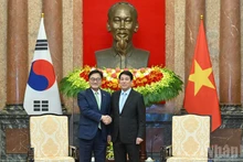 [Фото] Президент Вьетнама Лыонг Кыонг принял Председателя Национального собрания Республики Корея