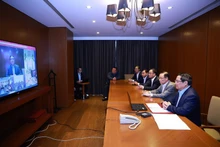 Премьер-министр Фам Минь Тьинь провёл онлайн-совещание с провинциями и городами для разработки мер по спасательным работам и ликвидации последствий стихийных бедствий. (Фото: ВИА)