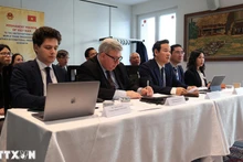 Делегаты принимают участие в семинаре в Постоянном представительстве Вьетнама в Женеве. (Фото: ВИА)