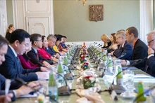 19 сентября Заместитель председателя НС Вьетнама Нгуен Тхи Тхань встретилась с Председателем Сената Чехии Милошем Выстрчилом. (Источник: Senat.cz/ВИА)