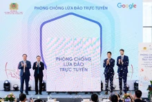 Представители Министерства общественной безопасности и компании Google на мероприятии 26 июня. (Фото предоставлено организаторами)