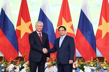 Премьер-министр Фам Минь Тьинь и Председатель Государственной Думы Вячеслав Володин. (Фото: Чан Хай)