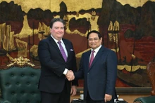 [Фото] Премьер-министр Фам Минь Тьинь принял Посла США во Вьетнаме Марка Кнаппера