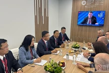Вице-премьер Ле Тхань Лонг принимает руководителей ПАО «Газпром». Фото: Тхюи Ван