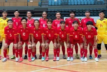 Вьетнамские футболистки во время товарищеского матча. (Фото: Федерация футбола Вьетнама)