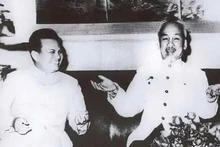 Президент Хо Ши Мин и Президент Кейсон Фомвихан. (Архивное фото)