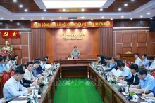 Премьер-министр Фам Минь Тьинь работает с руководством провинций Даклак, Жалай, Кханьхоа и Ламдонг по вопросам реализации мер по преодолению последствий ливней и наводнений, стабилизации жизни населения. (Фото: ВИА)