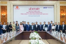 Участники церемонии. (Фото: tienphong.vn)