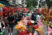 С декабря 2025 года по февраль 2026 года ежемесячное количество иностранных туристов, прибывающих во Вьетнам, превышало 2 миллиона человек. (Фото: Тхань Дат)