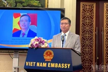 Посол Фам Тхань Бинь на одном из мероприятий, состоявшихся в Посольстве Вьетнама в Китае. (Фото: Хыу Хынг)