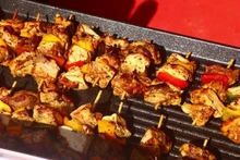 Филиппинский павильон на фестивале еды удивлял гостей мясом на шпажках. (Фото: ВИА)